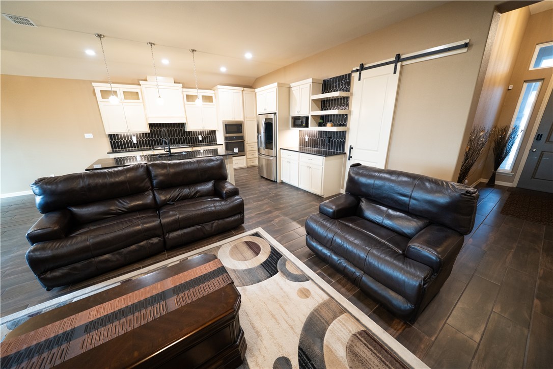 1409 Sansa St Property Photo 9