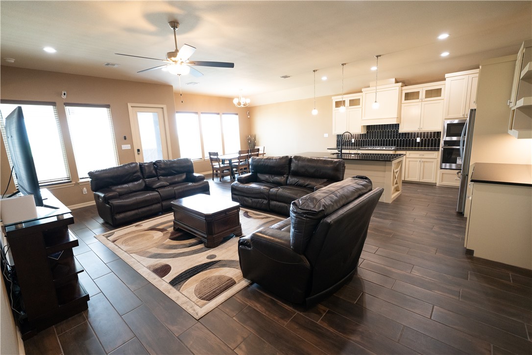 1409 Sansa St Property Photo 11