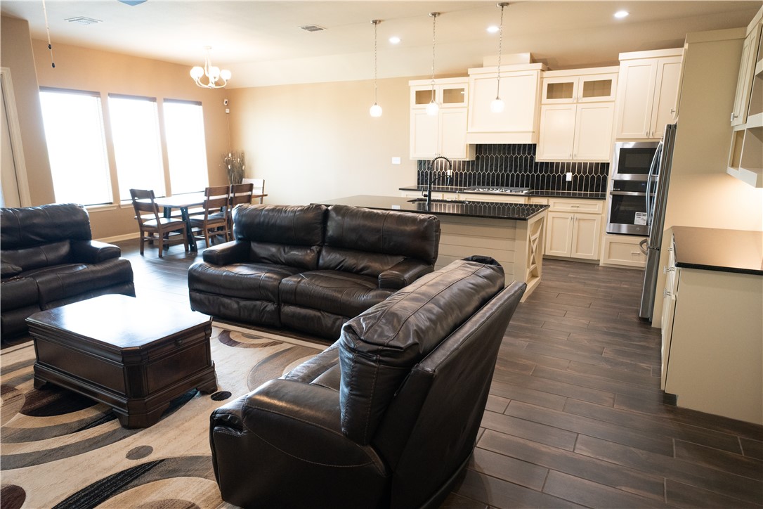 1409 Sansa St Property Photo 12