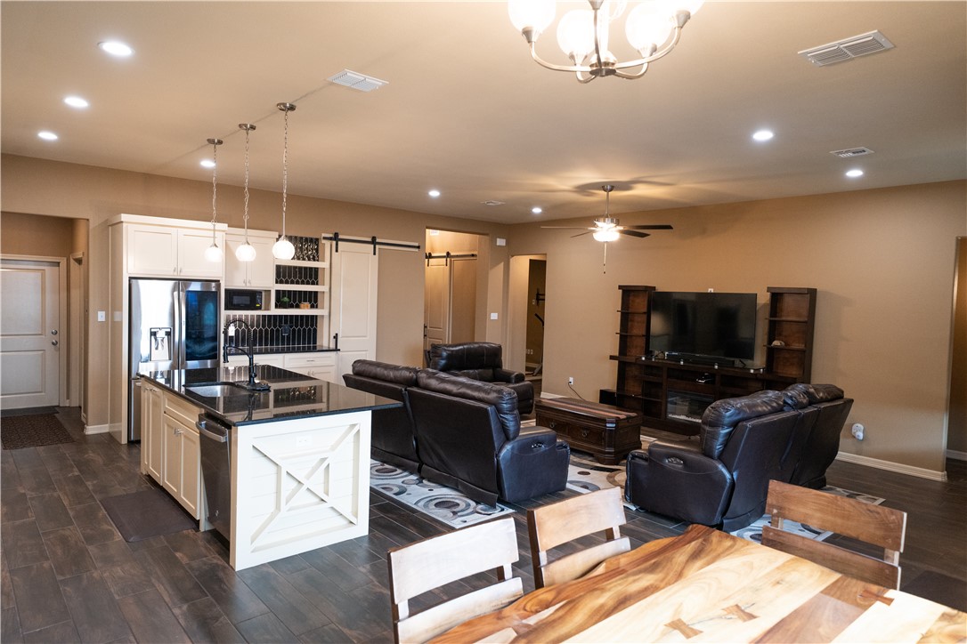 1409 Sansa St Property Photo 13