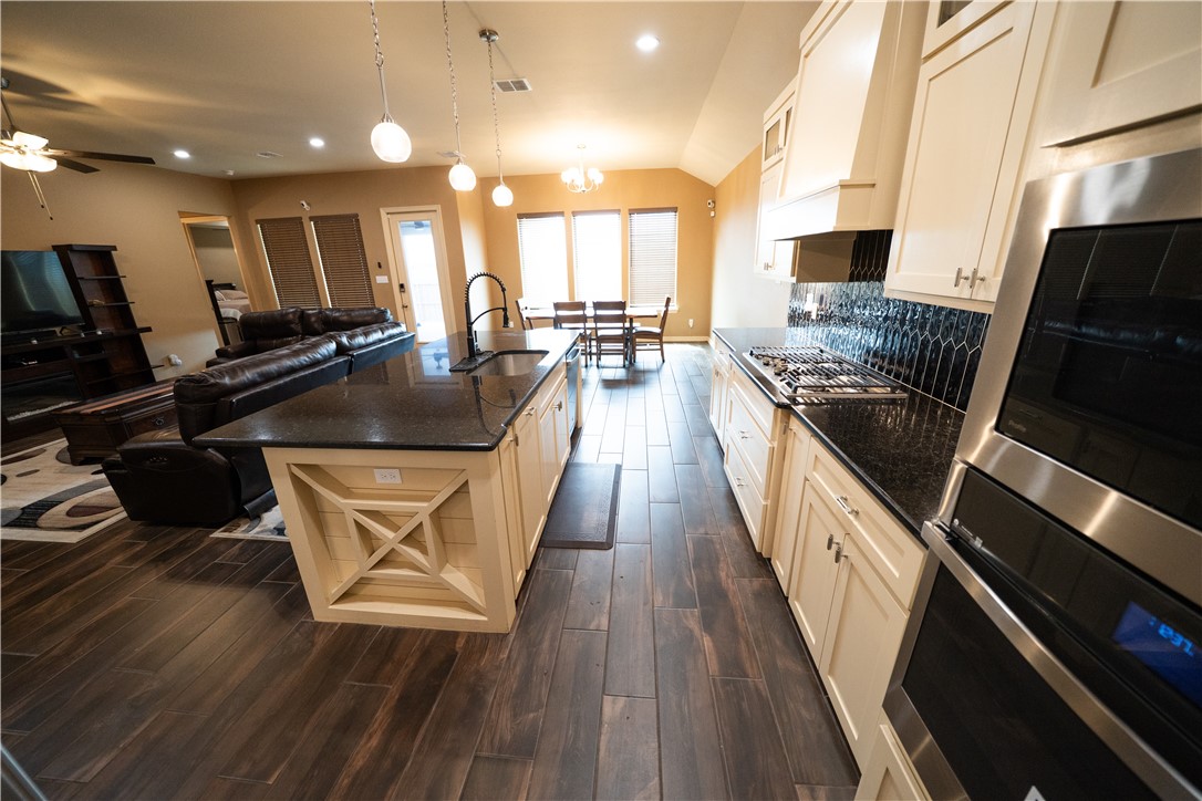 1409 Sansa St Property Photo 20