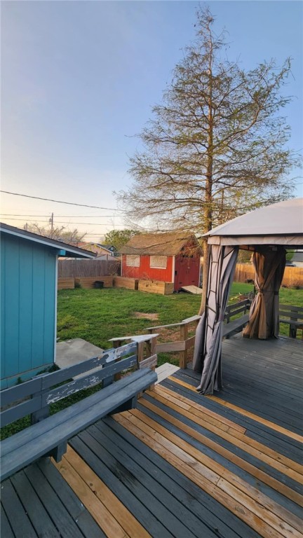 2486 2nd St Property Photo 4