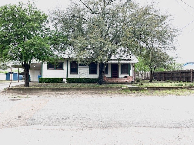 206 Hinton St Property Photo
