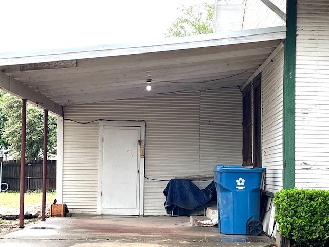 206 Hinton St Property Photo 4
