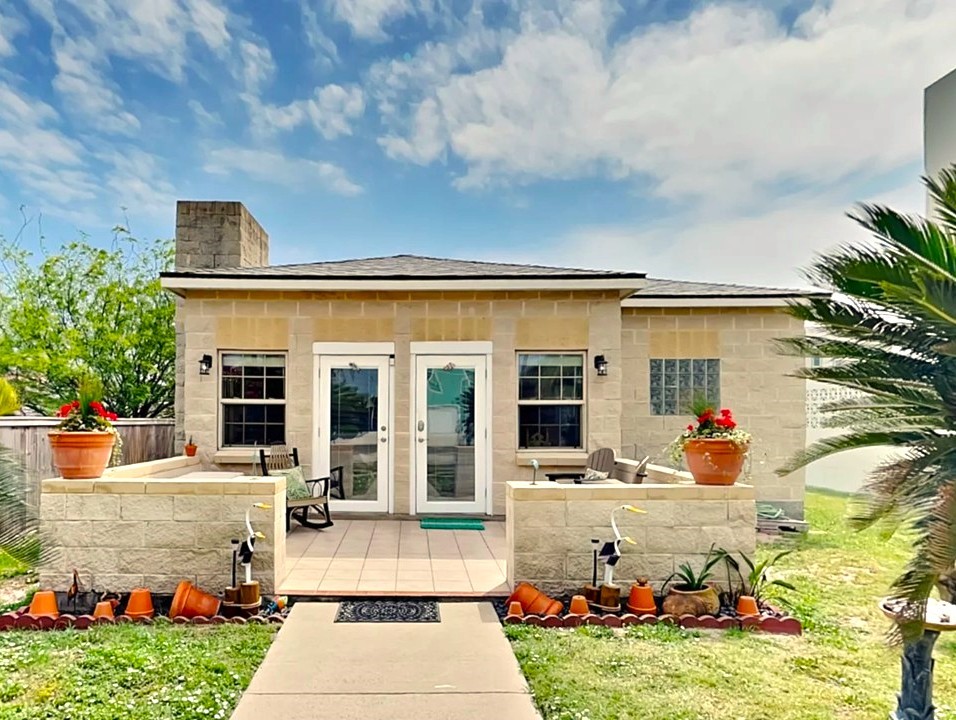 609 W Avenue A Property Photo 1