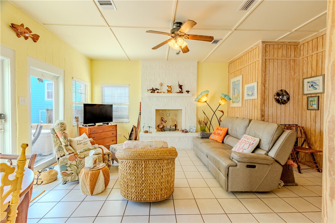 609 W Avenue A Property Photo 4
