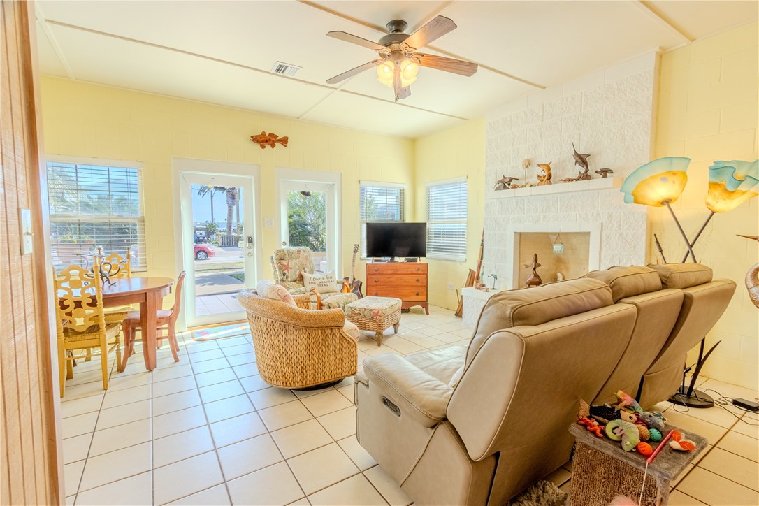 609 W Avenue A Property Photo 5
