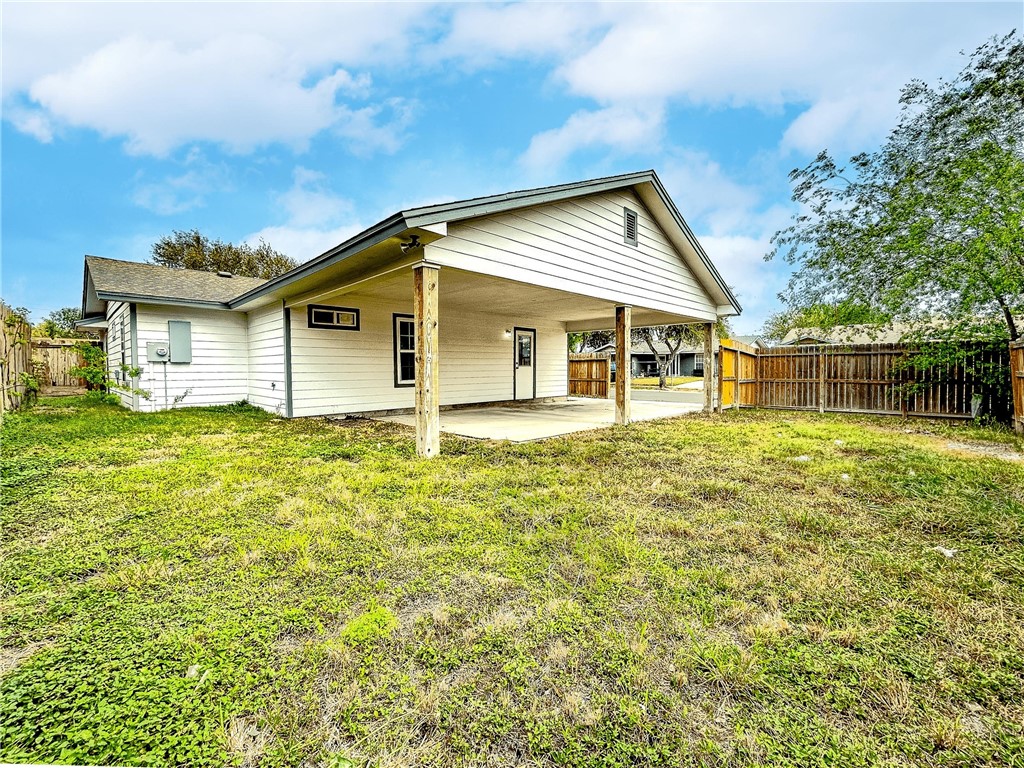 4910 Waterfall St Property Photo 4