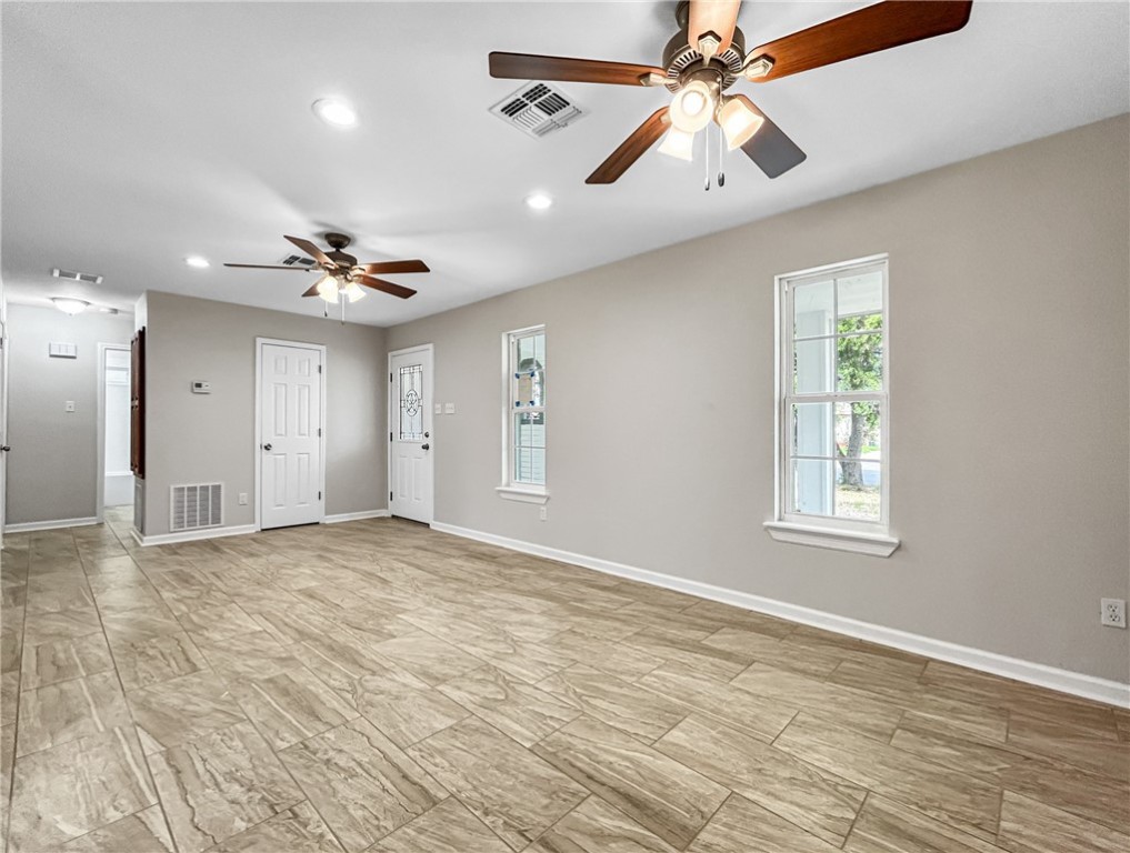 4910 Waterfall St Property Photo 5