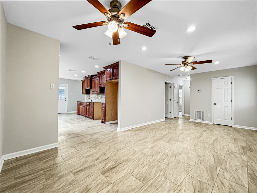 4910 Waterfall St Property Photo 6