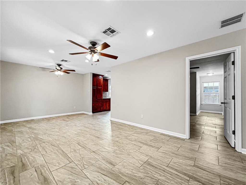 4910 Waterfall St Property Photo 15