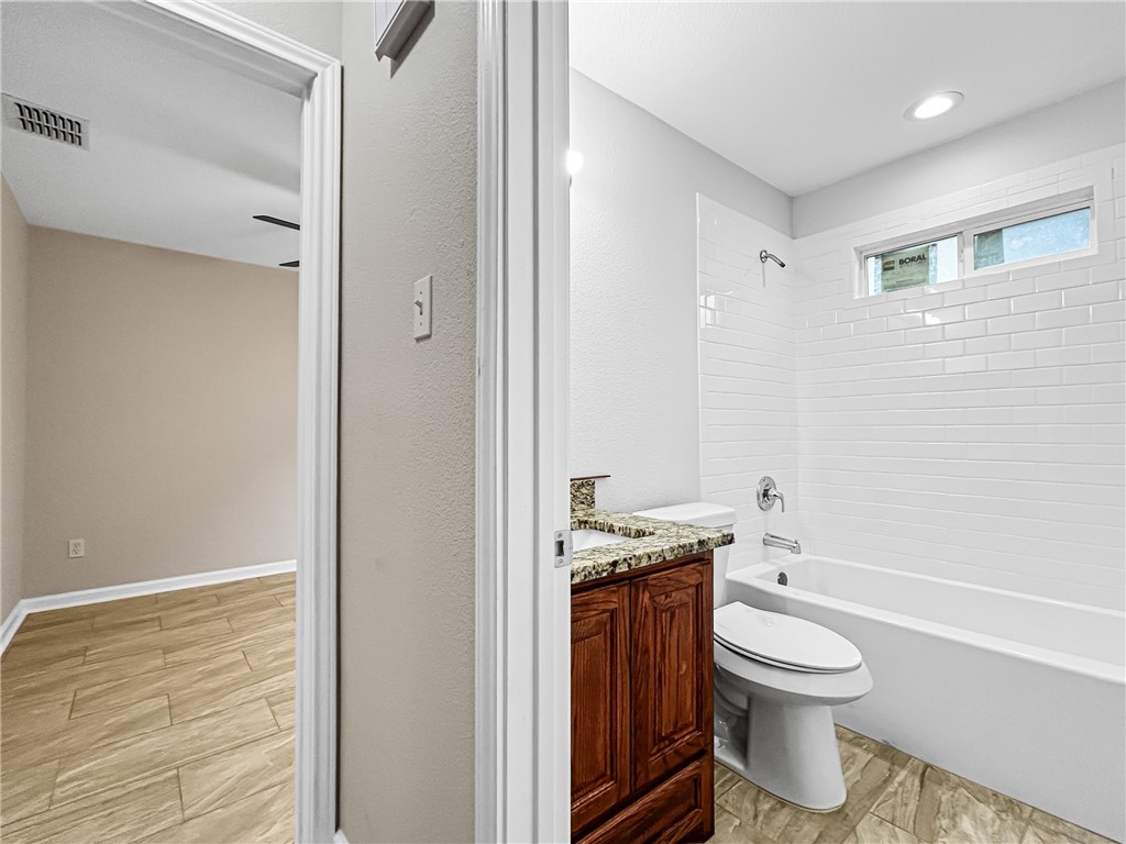 4910 Waterfall St Property Photo 28