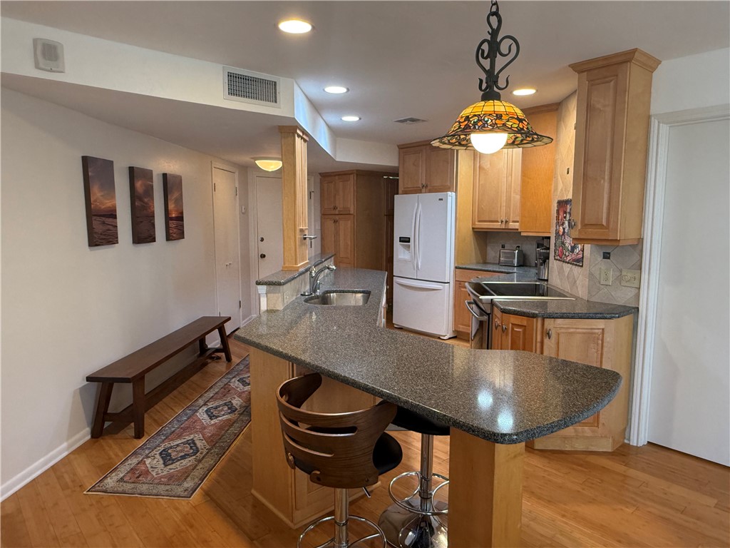 15002 Windward Dr 401 Property Photo 4