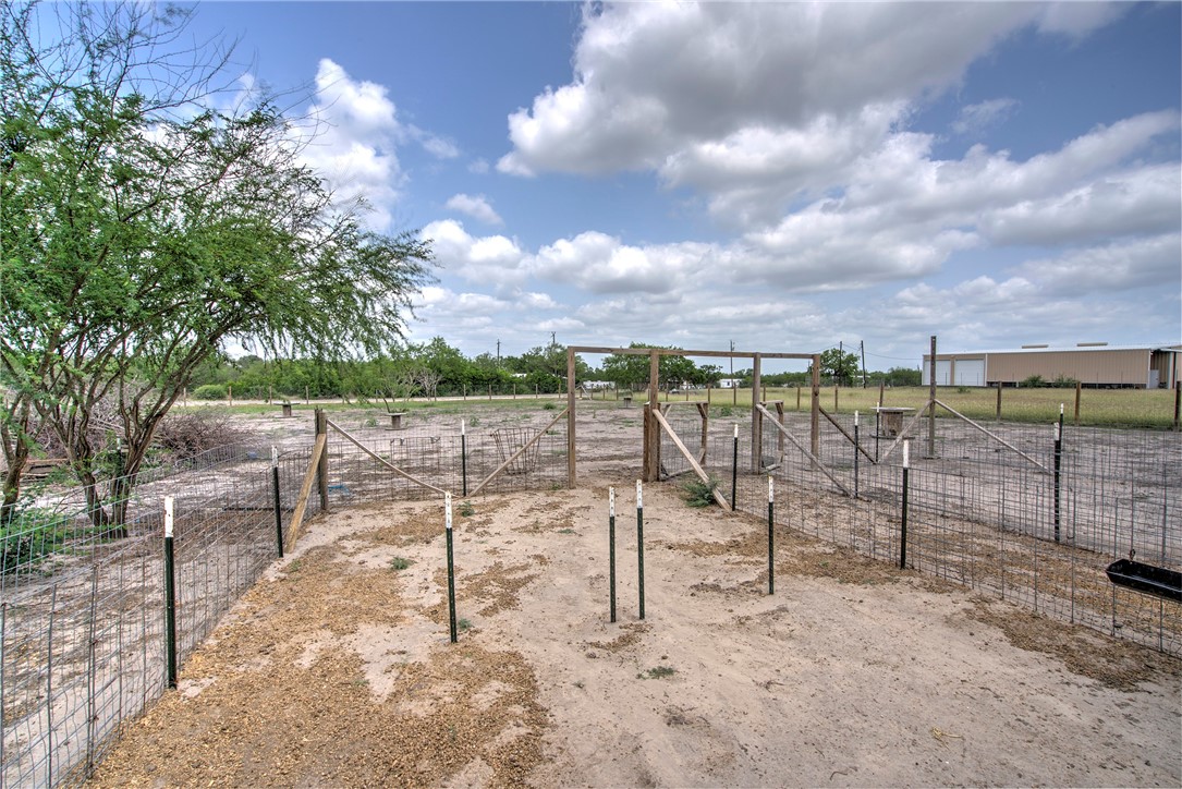 527 Cr-303 Property Photo 34