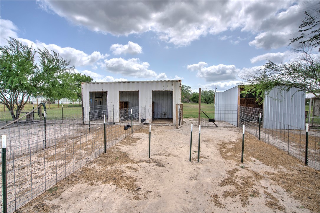 527 Cr-303 Property Photo 35