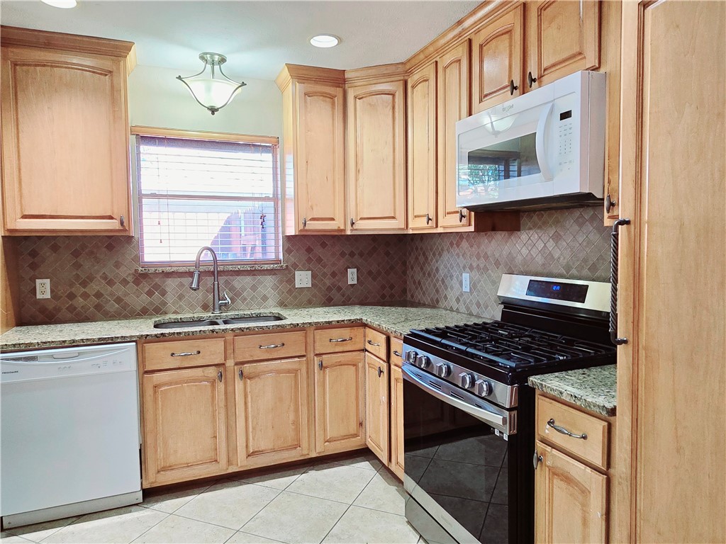 3338 Bali Dr Property Photo 6