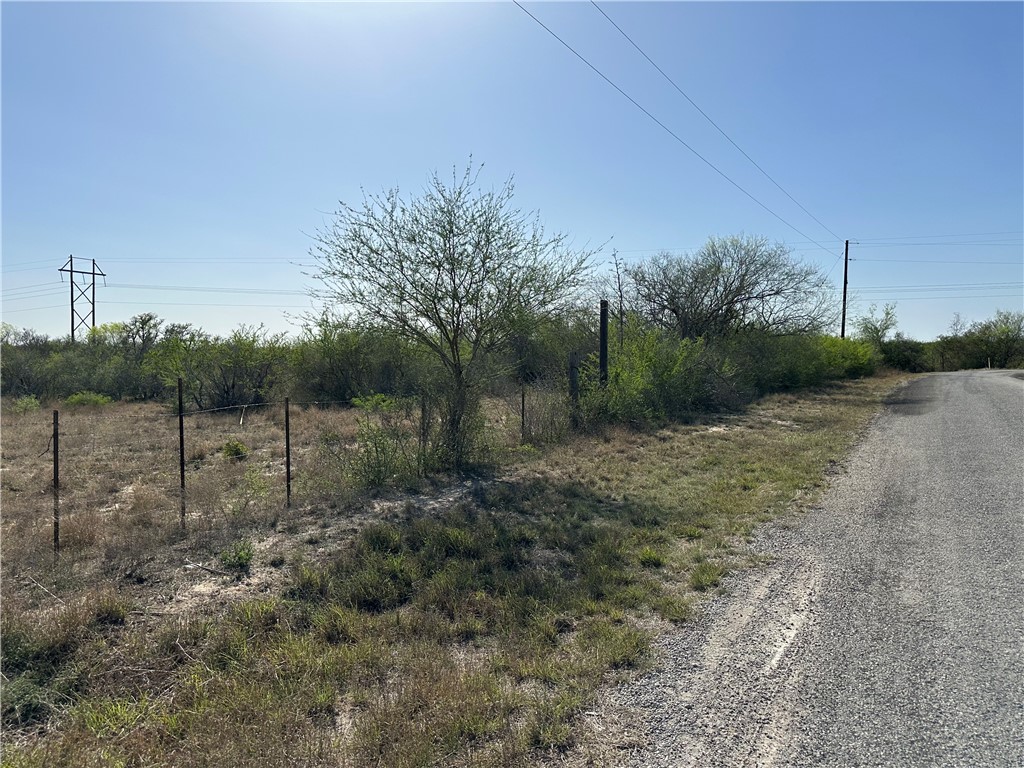 4796 Leslie Ln Property Photo 2