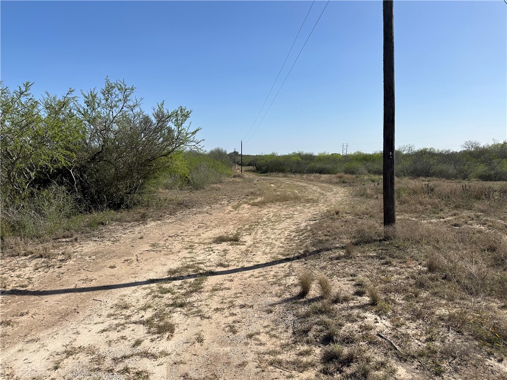 4796 Leslie Ln Property Photo 3