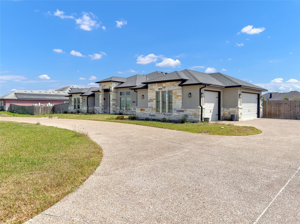 1357 Lion Heart Ct Property Photo 3