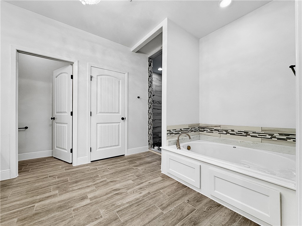 1357 Lion Heart Ct Property Photo 22