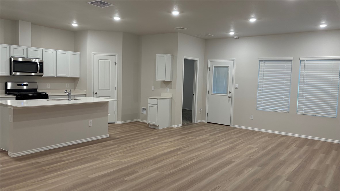 7801 Spiderman Dr Property Photo 2