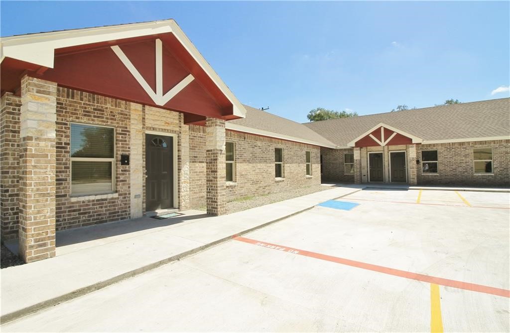 724 W Kleberg Ave Property Photo