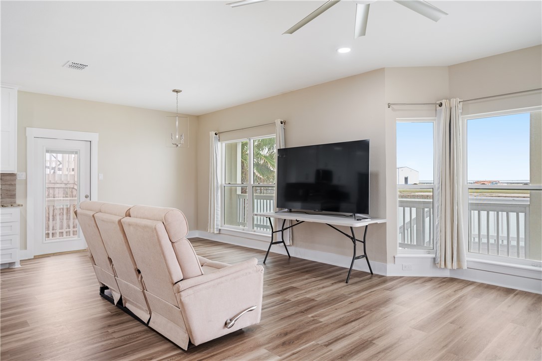 738 Crown Harbor Property Photo 10