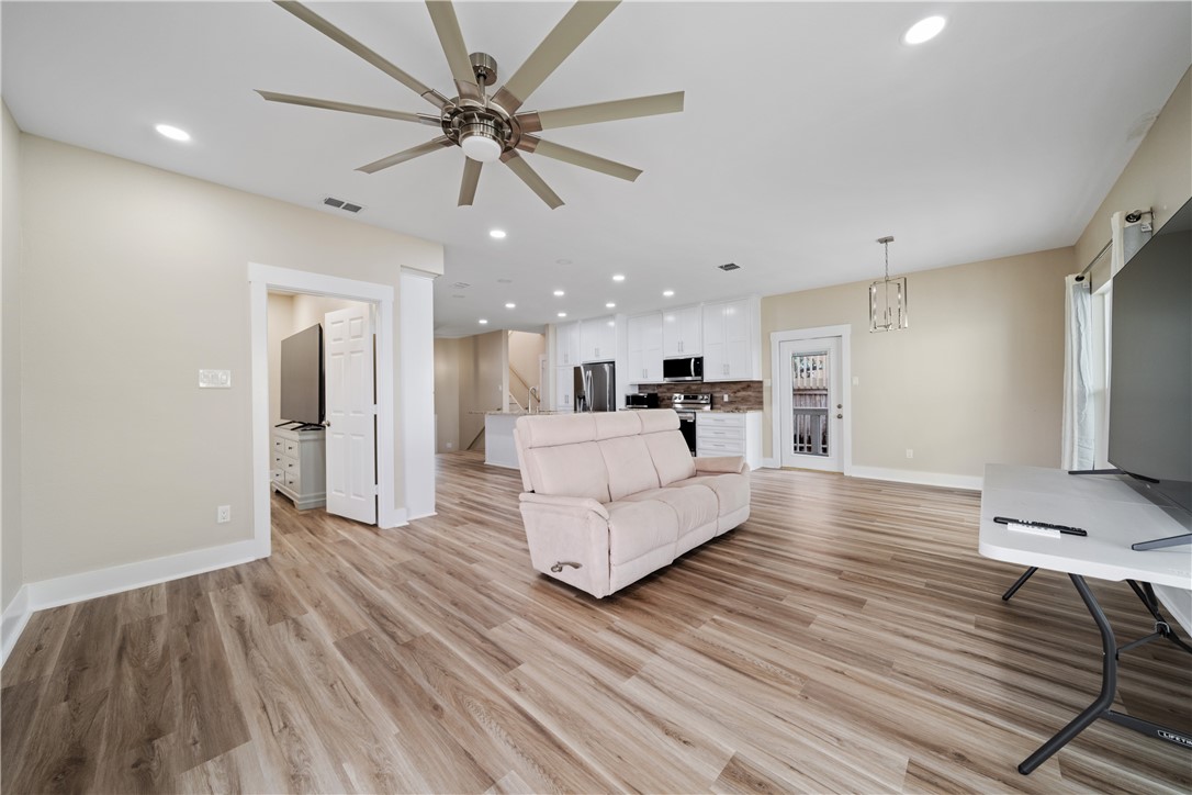 738 Crown Harbor Property Photo 11