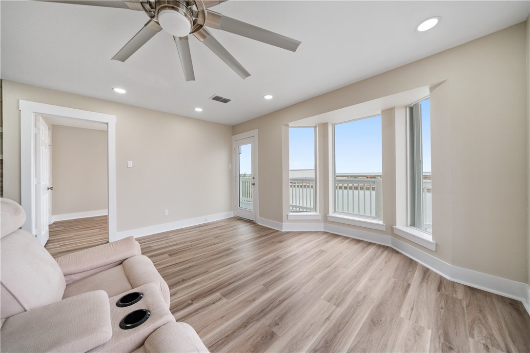 738 Crown Harbor Property Photo 28