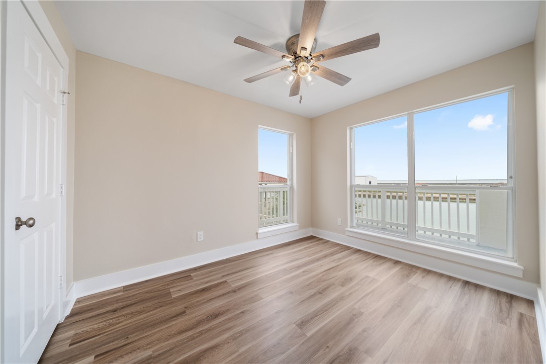 738 Crown Harbor Property Photo 29