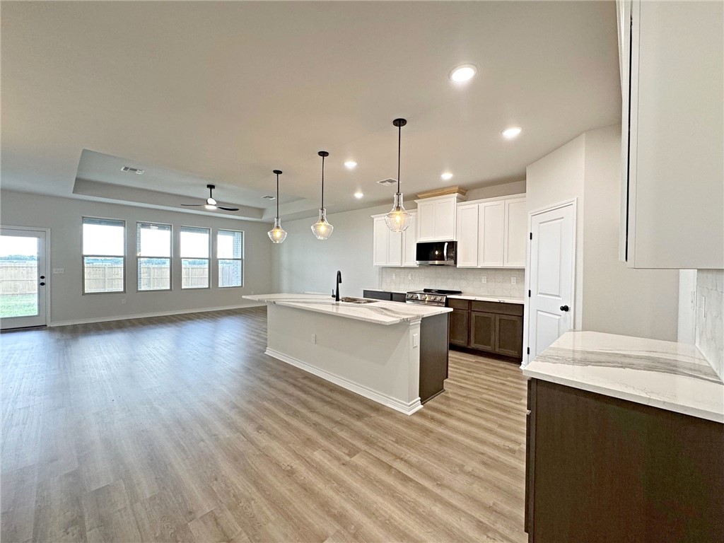 9502 Spanish Oak Dr Property Photo 2
