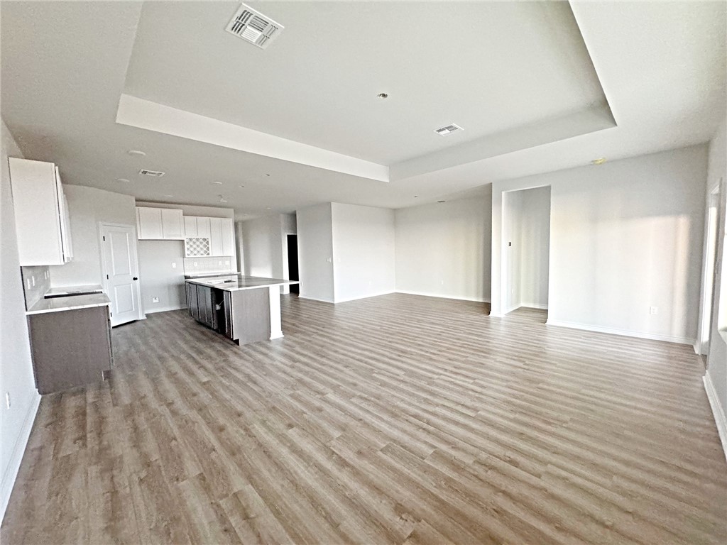9502 Spanish Oak Dr Property Photo 3