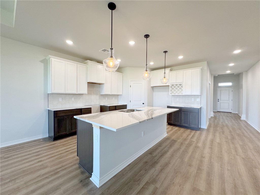 9502 Spanish Oak Dr Property Photo 3