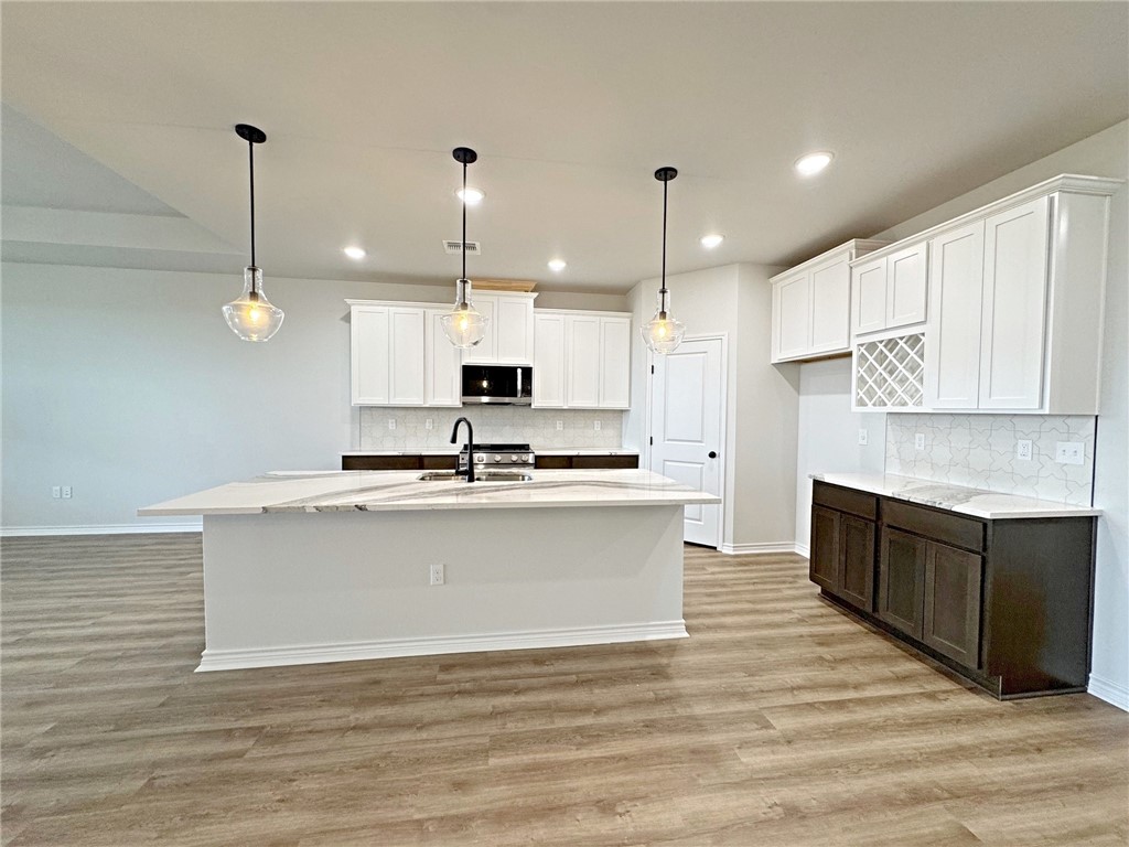 9502 Spanish Oak Dr Property Photo 3