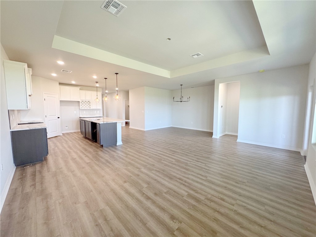 9502 Spanish Oak Dr Property Photo 5