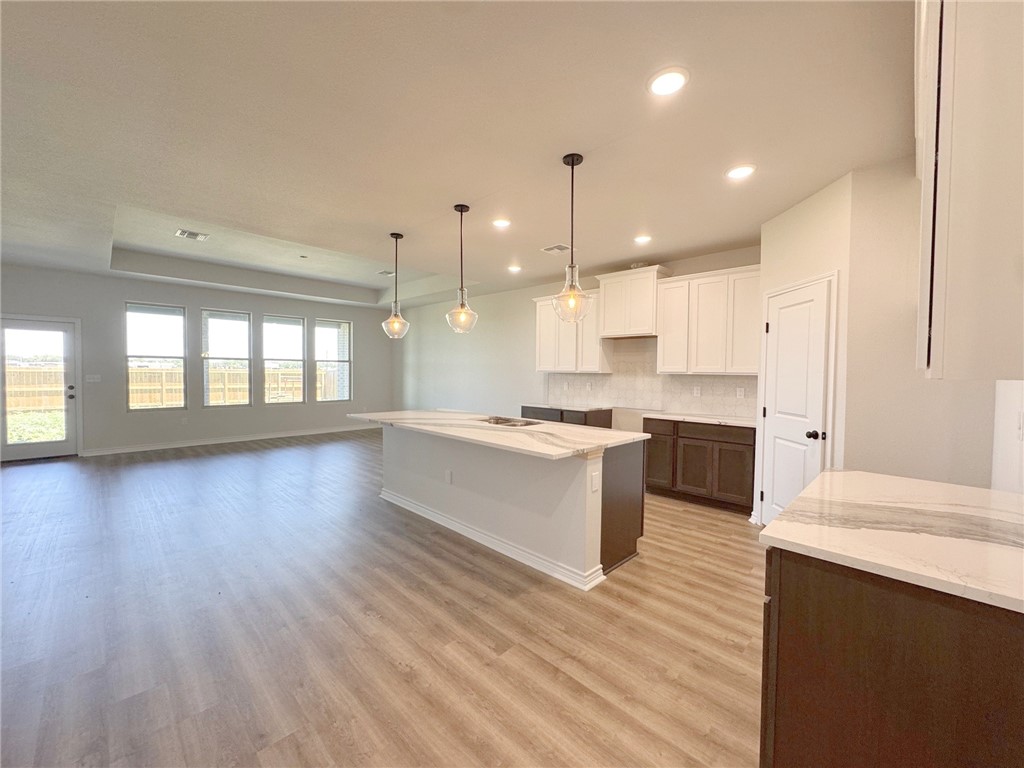 9502 Spanish Oak Dr Property Photo 6