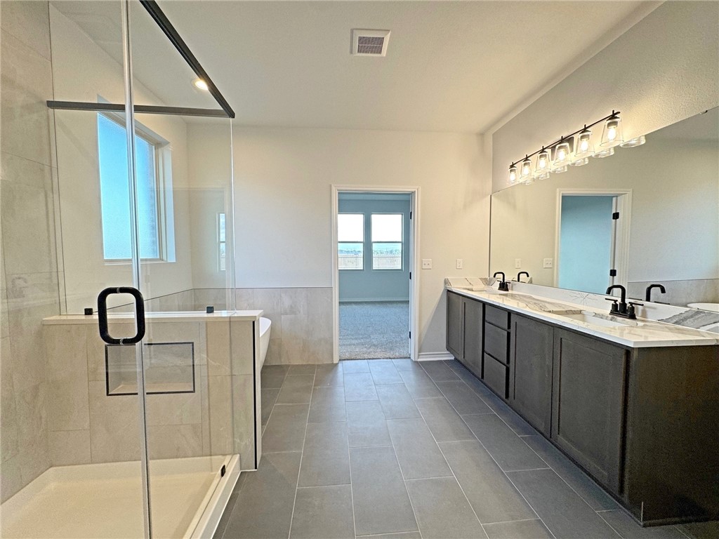 9502 Spanish Oak Dr Property Photo 22