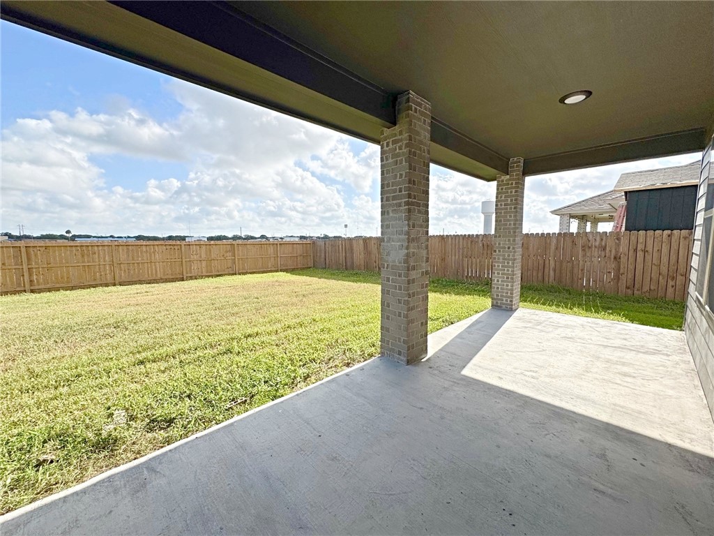 9502 Spanish Oak Dr Property Photo 26