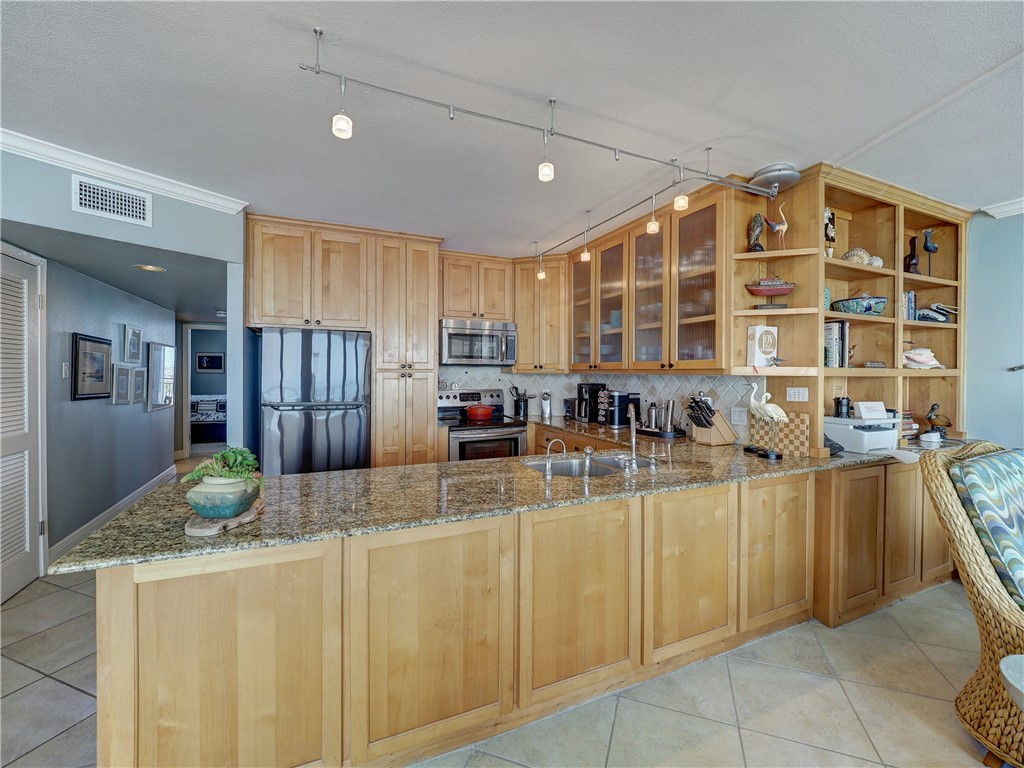6649 Seacomber Dr 408 Property Photo 14