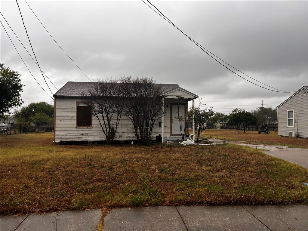 1415 Woodlawn Dr Property Photo