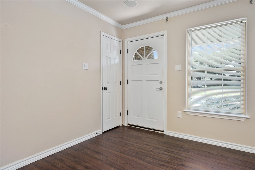 1014 S Rife St Property Photo 5