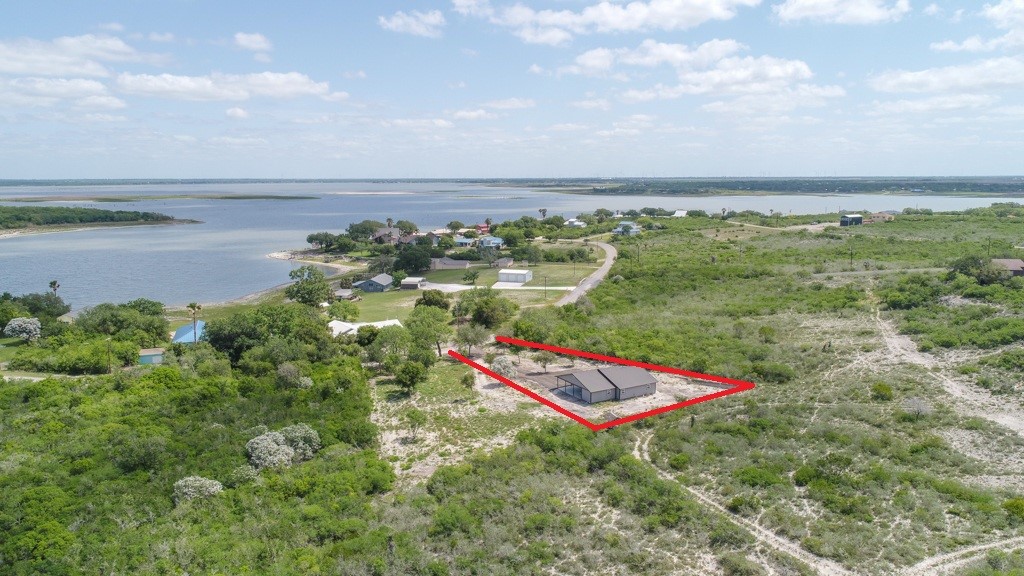 350 Carmel Dr Property Photo 2