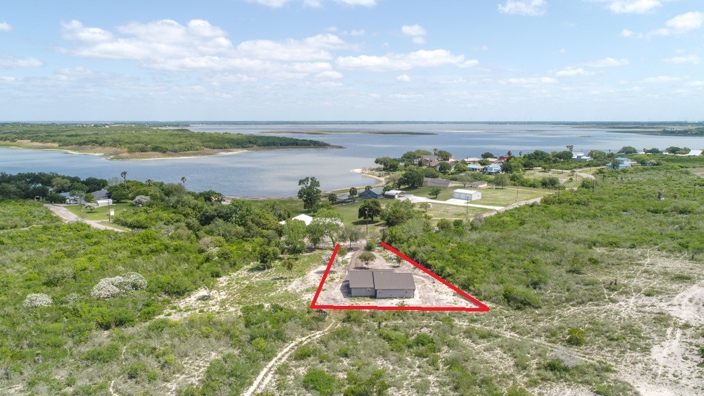 350 Carmel Dr Property Photo 4