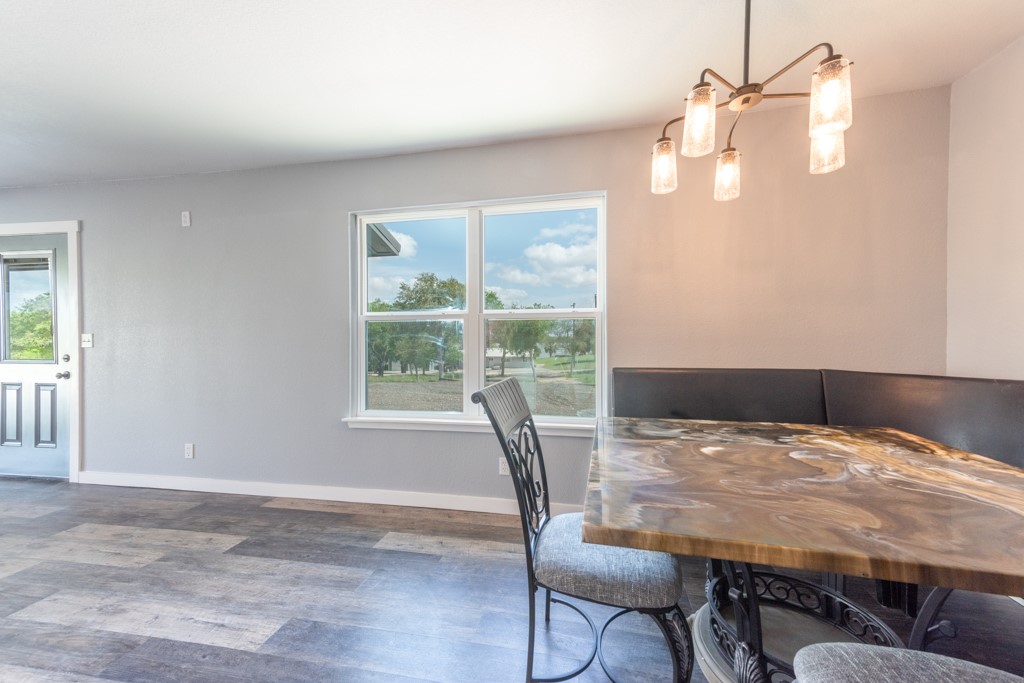 350 Carmel Dr Property Photo 9