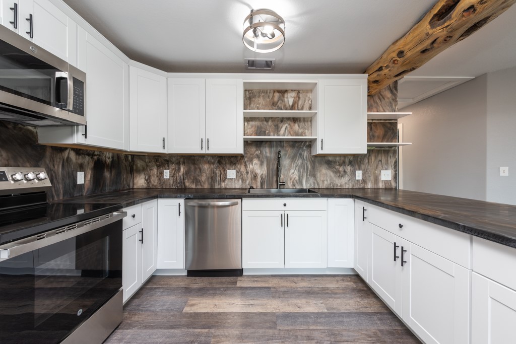 350 Carmel Dr Property Photo 10