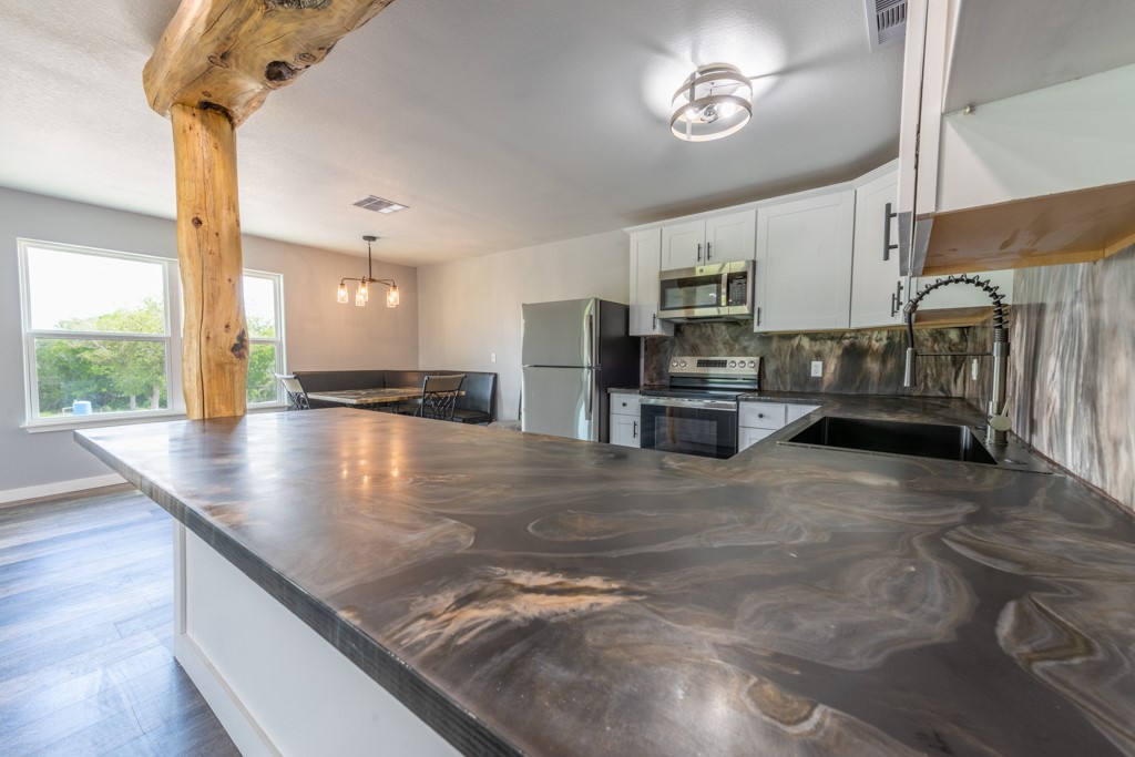 350 Carmel Dr Property Photo 13