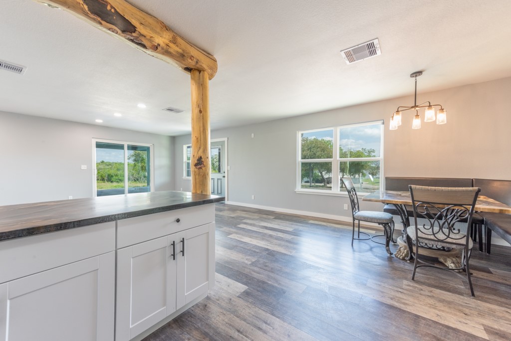 350 Carmel Dr Property Photo 14