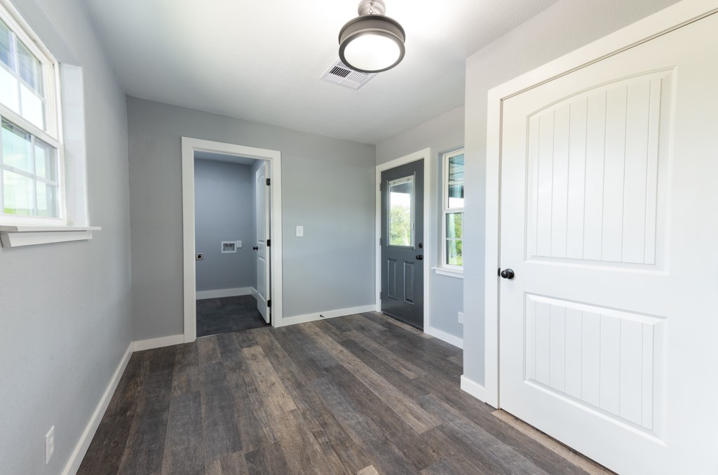 350 Carmel Dr Property Photo 21