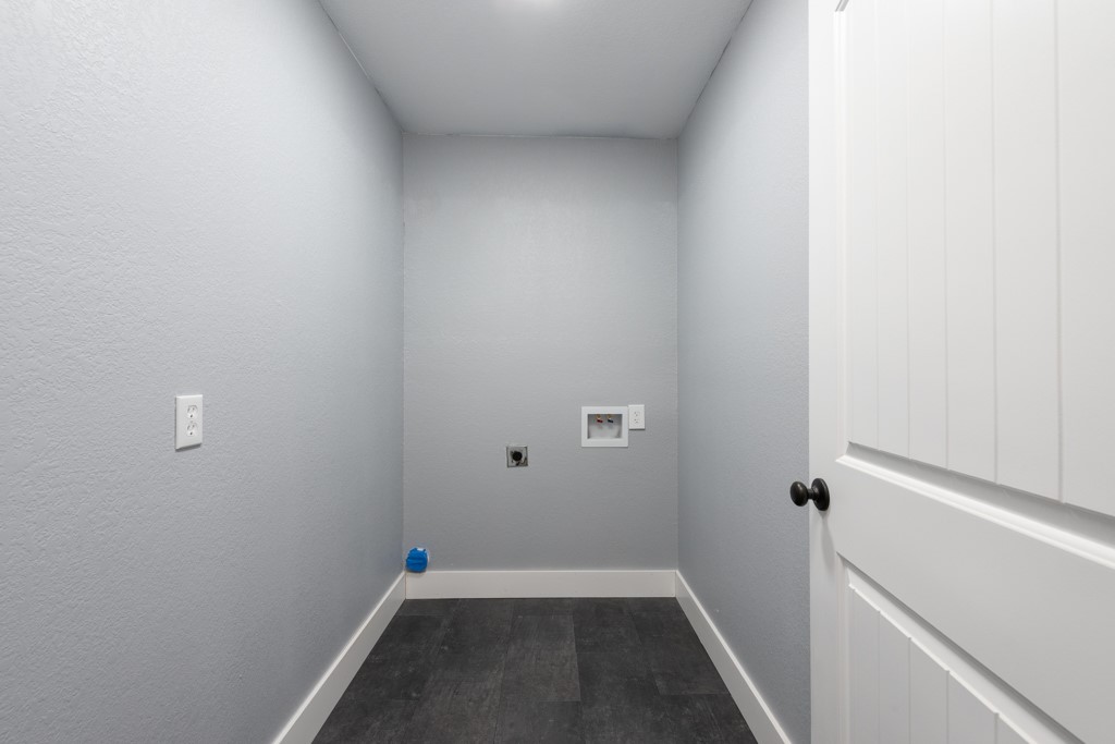 350 Carmel Dr Property Photo 22