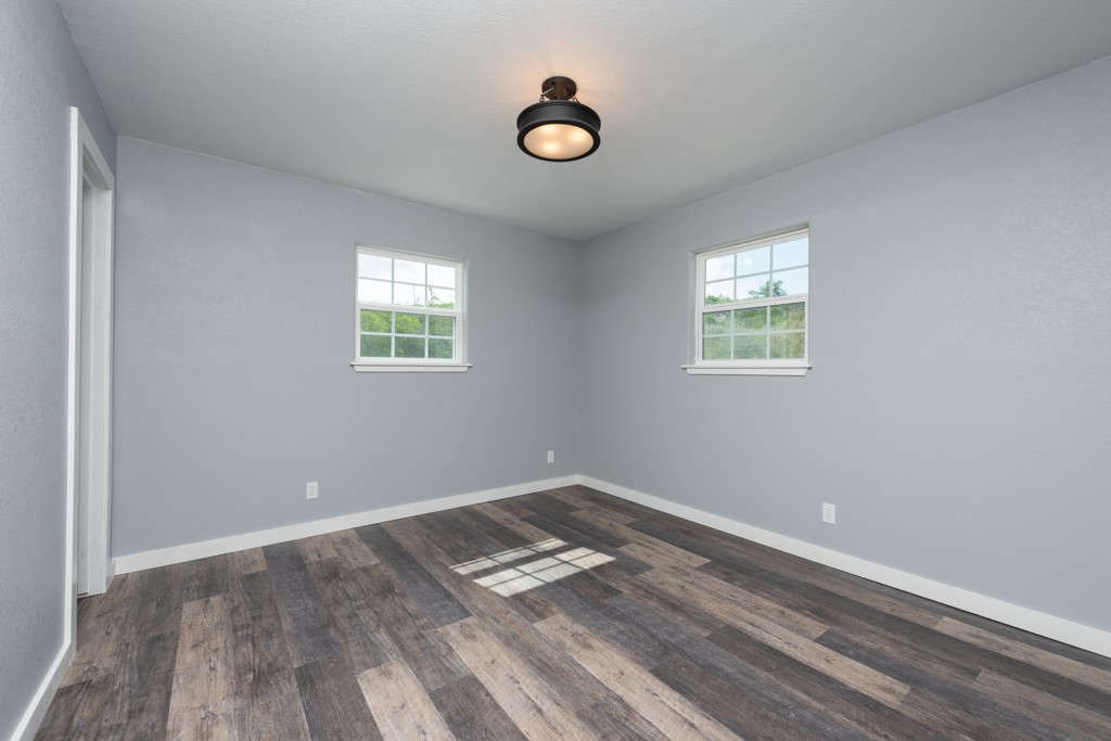 350 Carmel Dr Property Photo 23